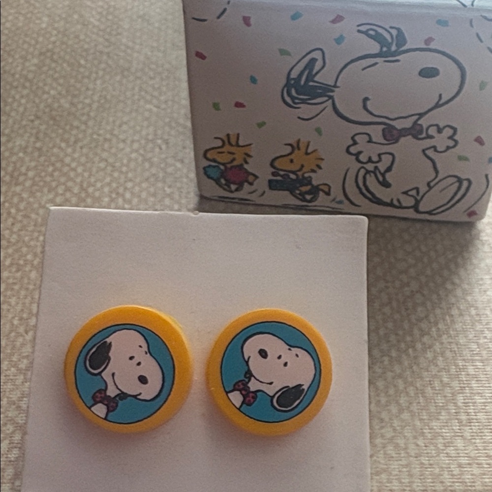 Vintage 1991 Avon Peanuts Snoopy Stud Earrings | NIB Cute Collector Box